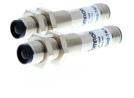 E3H2-T4B4M-M1 - OMRON INDUSTRIAL AUTOMATION - E3H2-T4B4M-M1 - Photoelectric Sensor, PNP Open Collector, 4 m, 100 mA, 10 V to 30 V